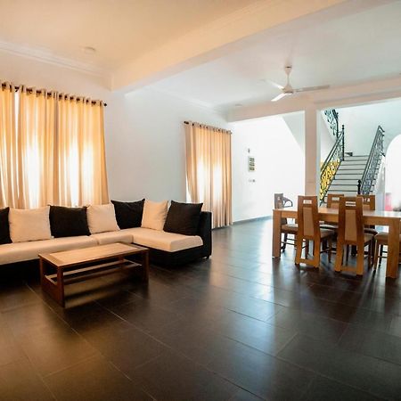 Lankahuts Villa Negombo Esterno foto