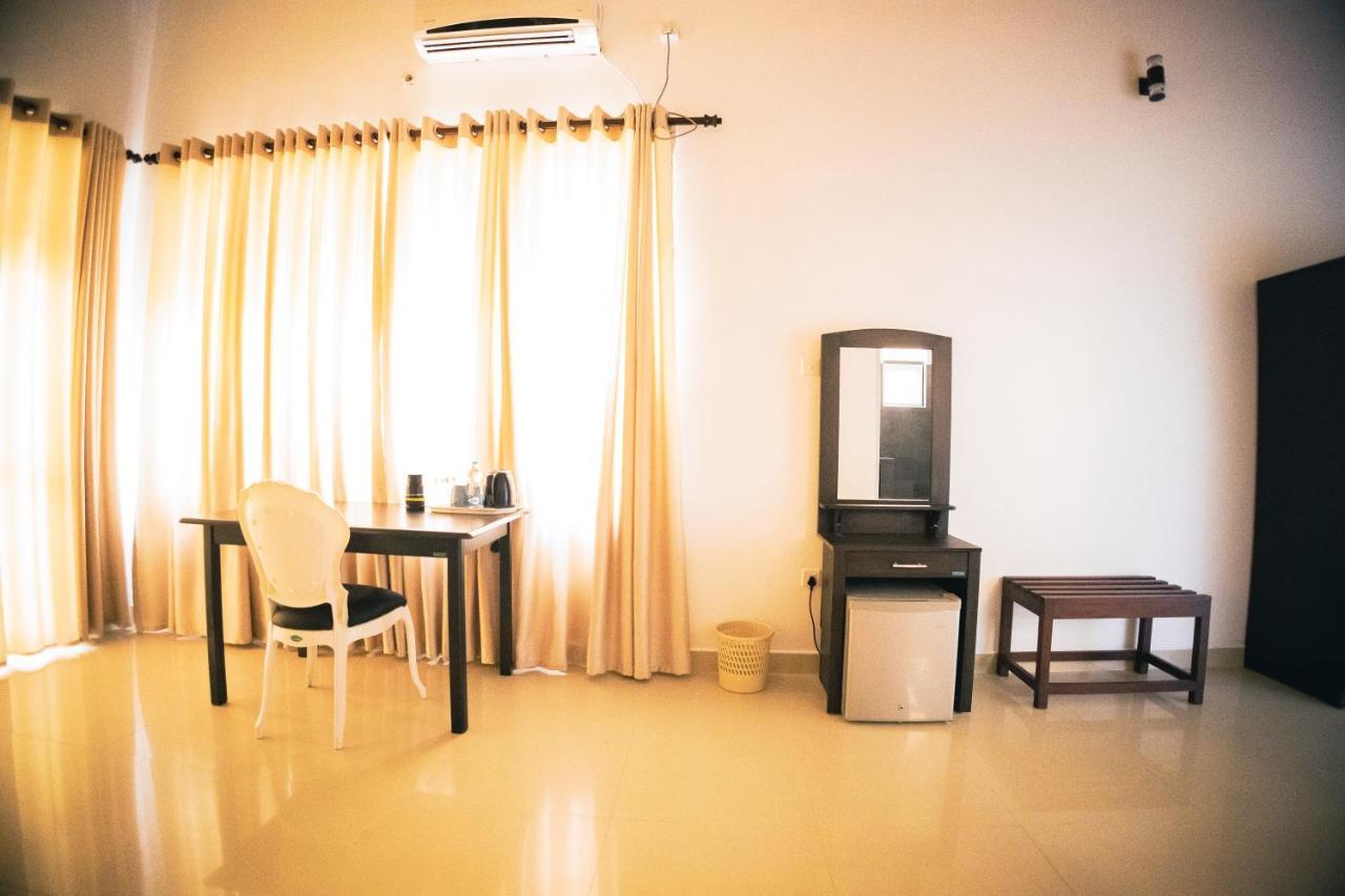 Lankahuts Villa Negombo Esterno foto